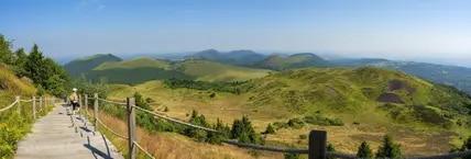 Die Vulkankette der Auvergne kannst du prima auf einer dreitägigen Wanderung erkunden.